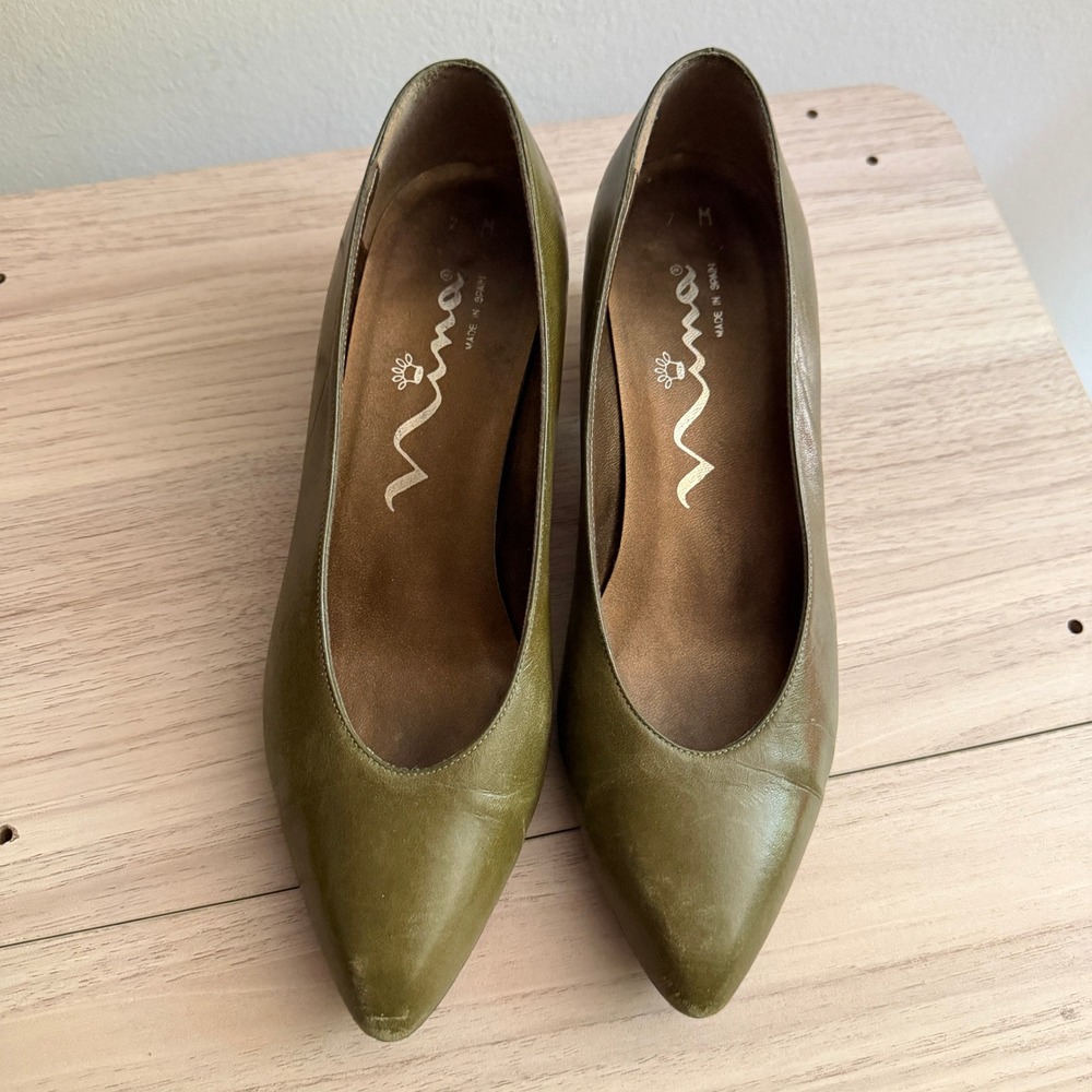 Nina Vintage Pointed Toe Cone Heel Pumps Olive Green Size 7 Good